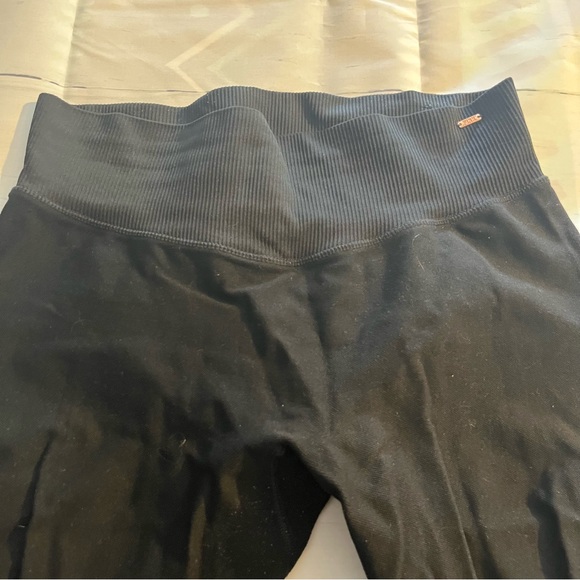 Black Victoria’s Secret Pink Sport Workout Leggings with Laser Cut Out, Small - Picture 8 of 9